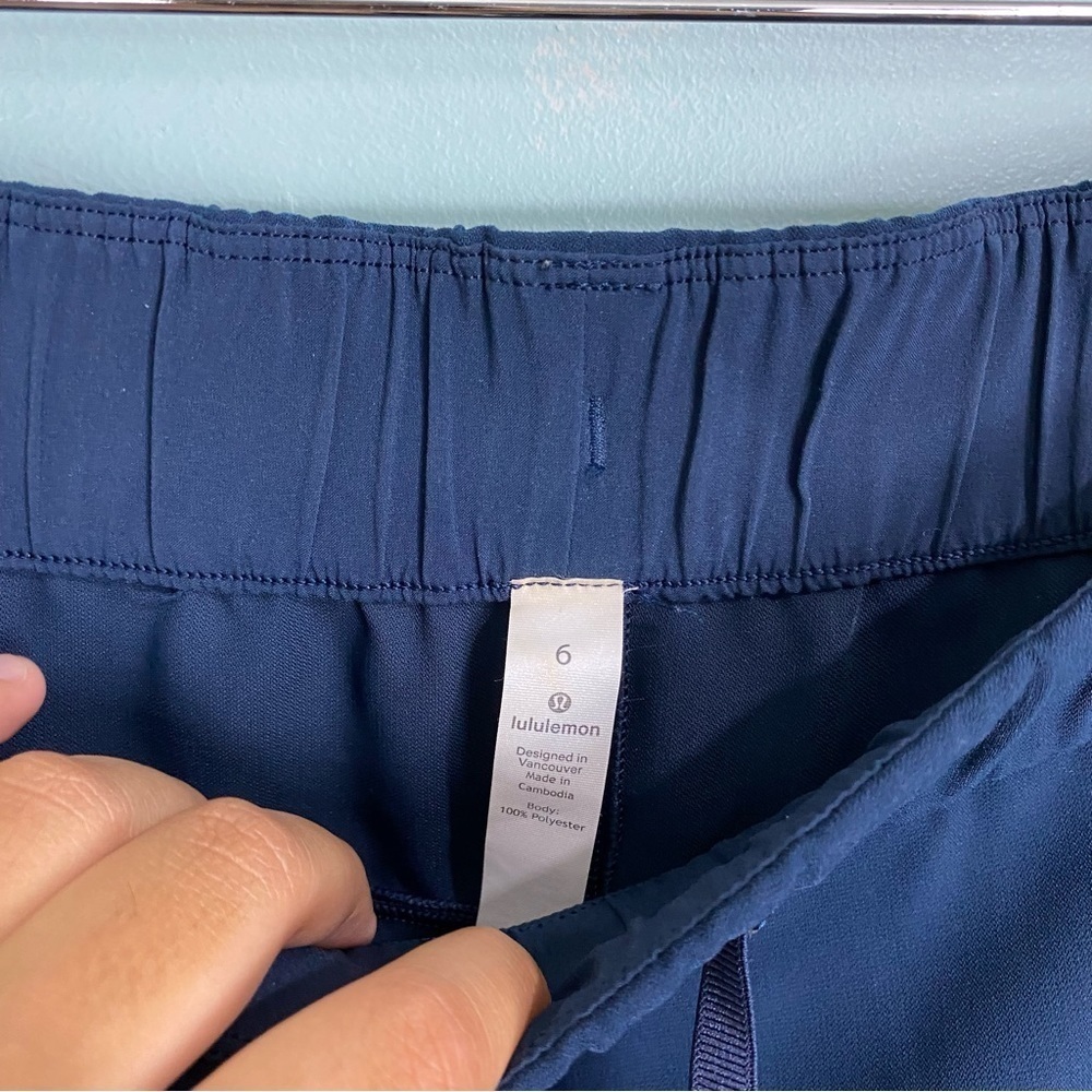 Lululemon On The Fly Crop Pants Blue Sz 6 W6AVMS - Picture 4 of 7